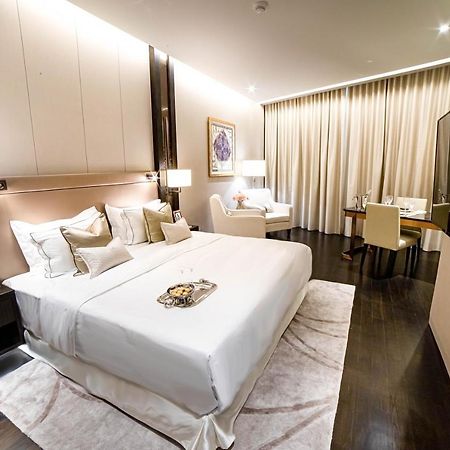 Ph Suites At Pavilion Bukit Bintang Kuala Lumpur Exteriér fotografie A bedroom at the hotel