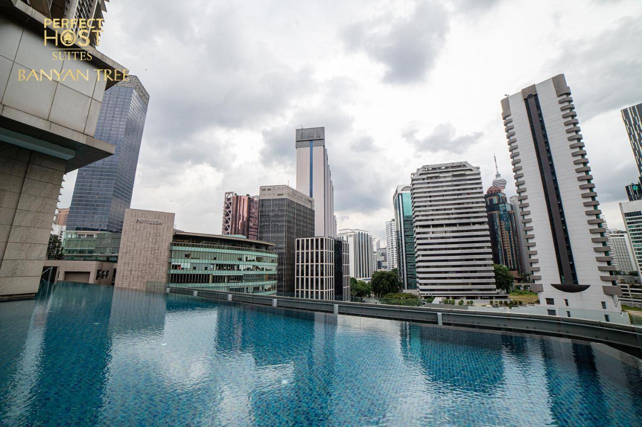 Ph Suites At Pavilion Bukit Bintang Kuala Lumpur Exteriér fotografie The swimming pool at the 33rd floor of the hotel